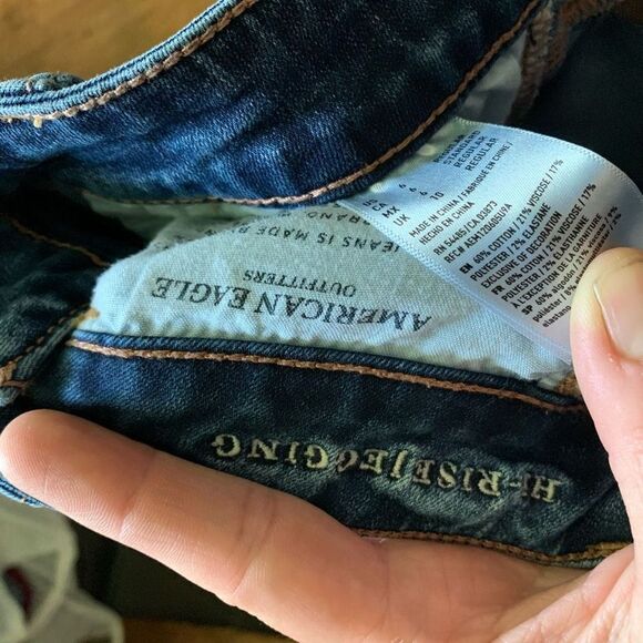 American Eagle distressed hi-rise size 6 stretchy jeggings - Picture 2 of 3